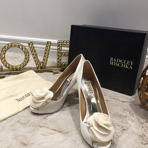 COPY - Badgley Mischka Platform Flower Pumps - Picture 5 of 8